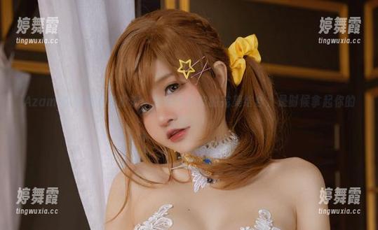 Azami的丝袜角色扮演：性感与俏皮的完美结合，是时候拿起你的画笔了！
