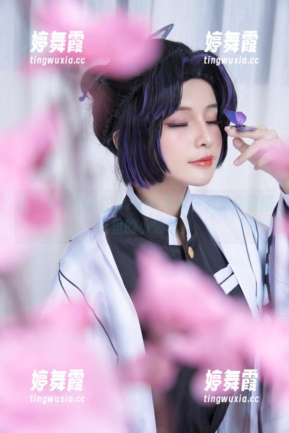 让人心有不甘的Azami吊带，算是高清壁纸里的小确幸？