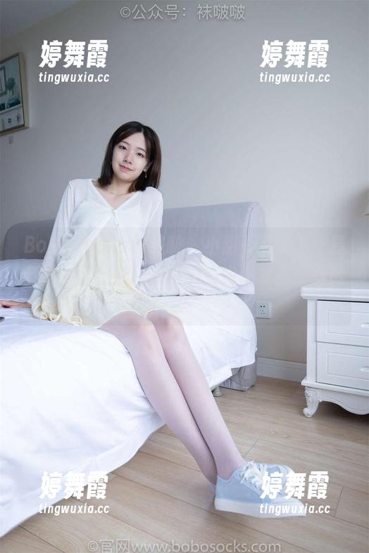 BoBoSocks袜啵啵 - 小甜豆又来了，最新照片集出炉：肉丝的脚尖像水晶一样透亮