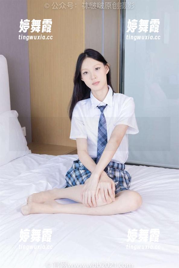BoBoSocks袜啵啵 - 图库里的帆布鞋：稚予是想提醒我们，千万别穿错了？