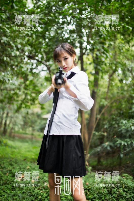 GIRLT果团网 - 看！连体衣里的王婉悠，写真真是个大脑洞！