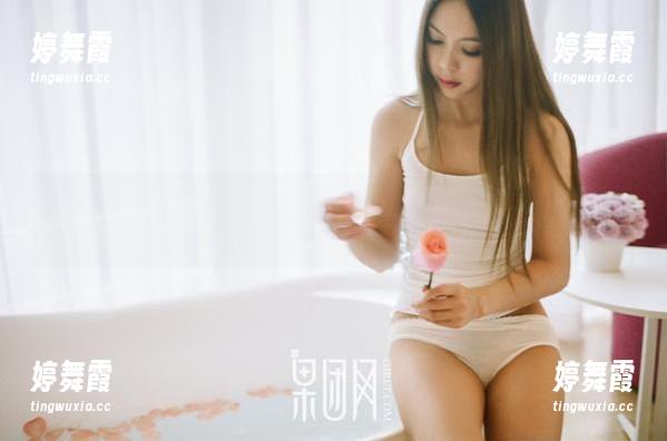 GIRLT果团网 - 无圣光全靠演技！看陈迪娅婚纱也能上天入地的美图！