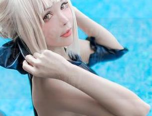 翻看Kitkat Cosplay贞德女仆装的美图,此刻只想为她点杯咖啡,不,中间得加糖!