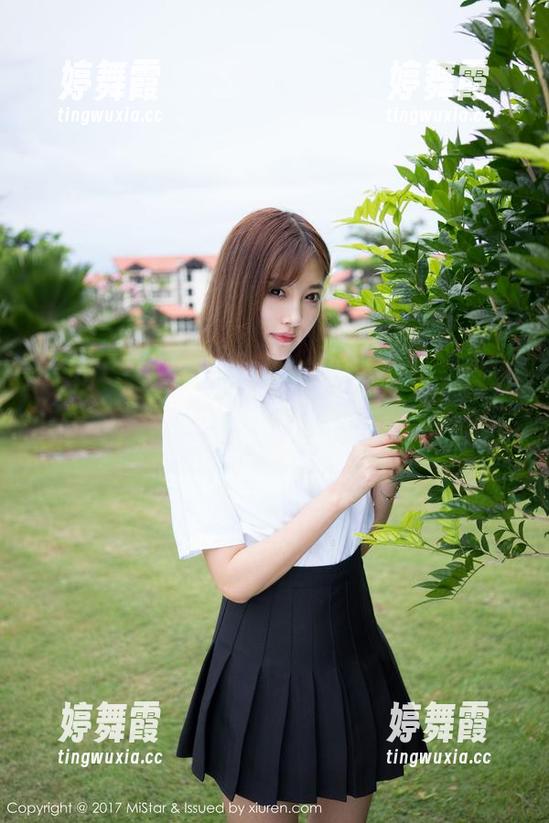 MiStar魅妍社 - 大白兔emma的白裙图包：私藏的梦，总是需要一点勇气去翻看。