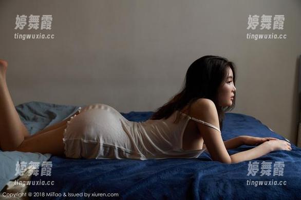 MiiTao蜜桃社 - 桃乃香Tina的海边套图分享：这沙滩的曲线总是让我想起些奇奇怪怪的东西。