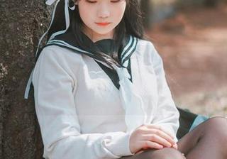 跟Mimmi(밈미)穿黑丝合集：每一步都脚踏实地，但我怕一不小心踩到帅哥！