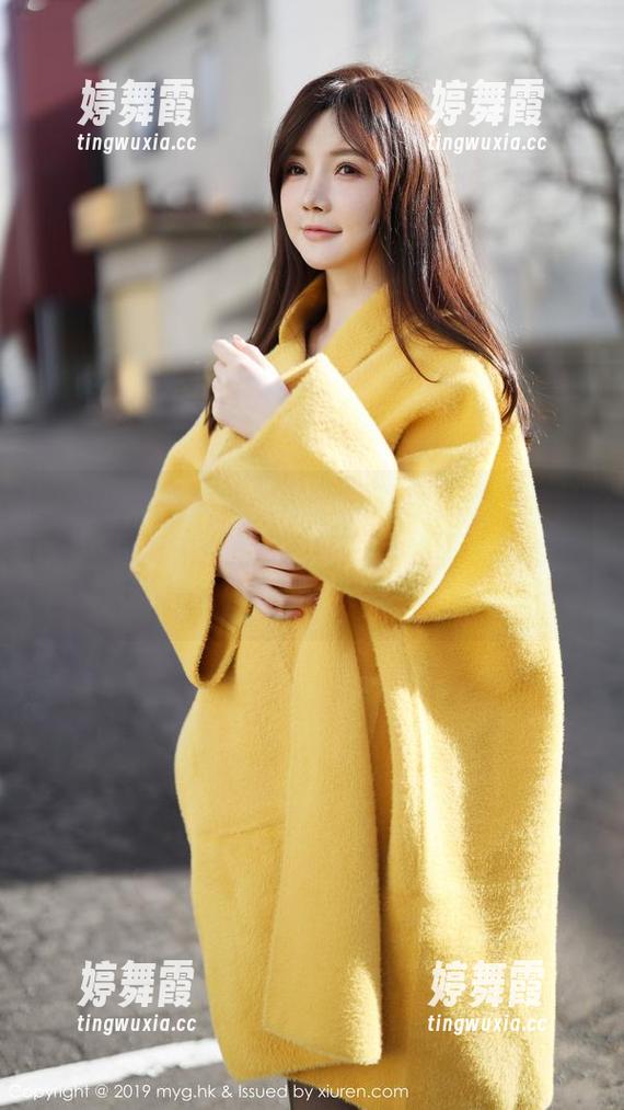 MyGirl美媛馆-佘贝拉bella MyGirl美媛馆 - 随意的靠在椅子上,佘贝拉bella的泳装写真,图片里跃动着欢快的节奏。