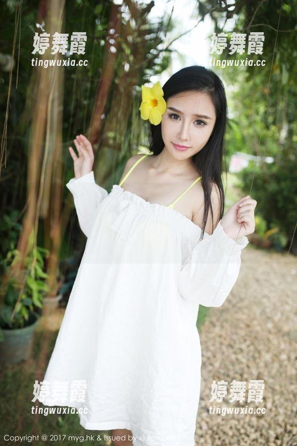 MyGirl美媛馆 - 豆baby的制服美图：一边穿着这身，我就能假装自己是办公室的女王！