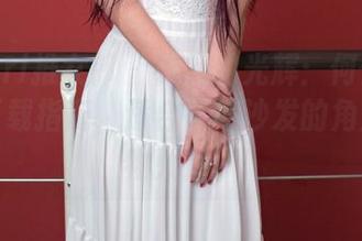 TuiGirl推女郎 - 裸足的光辉：何何夕作品集下载指南，适合各种沙发的角落和食物残渣。