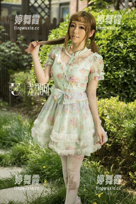 UGirls尤果网-周心情 UGirls尤果网 - 原图里的周心情,吊带与心情的默契游戏!