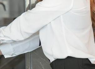 UGirls尤果网 - 图库里的李宝儿:圣诞写真强势出击,感觉她是趁着胡子精灵偷跑了!