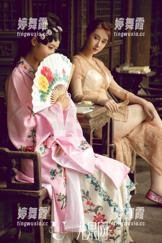 UGirls尤果网 - 陈雅漫走进高跟鞋写真集，步伐优雅，但偶尔失控！