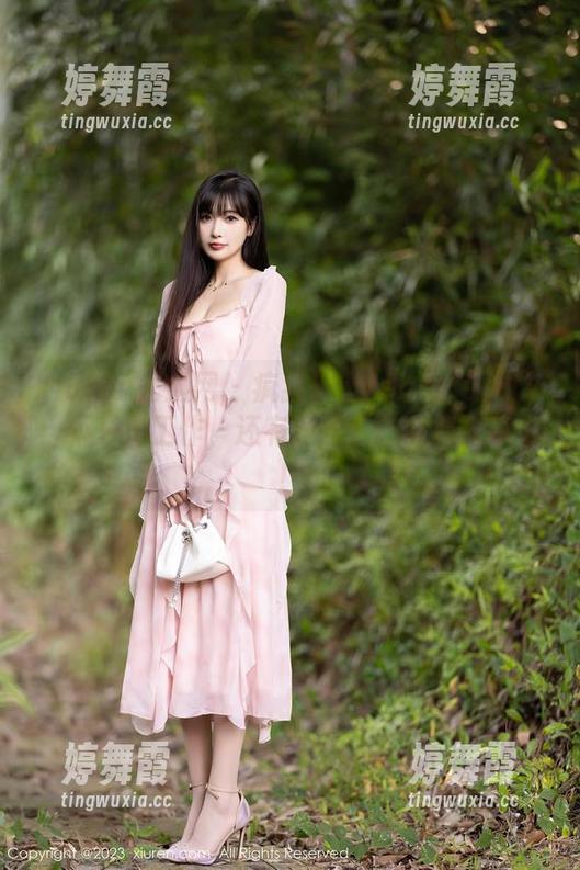 Xiuren秀人网-Jennifer小若 Xiuren秀人网 - 疯狂护士Jennifer小若:不只是工作,还有作业!作品集分享中!