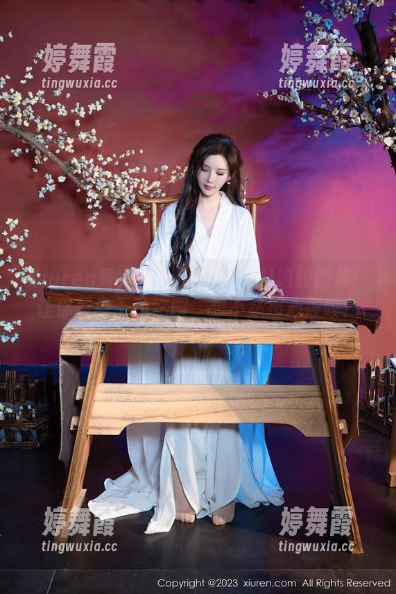 Xiuren秀人网-养乐多Doll Xiuren秀人网 - 养乐多Doll豹纹图集:让你置身于动物园,却不必担心被咬!