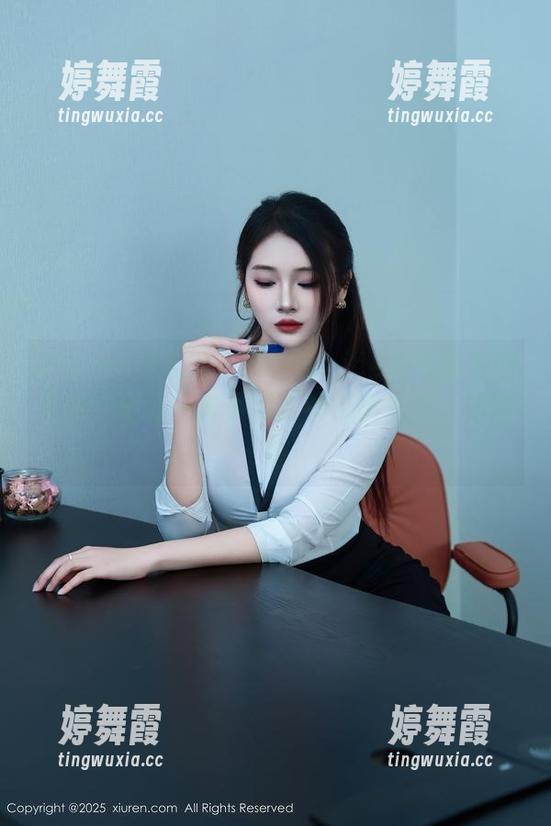 Xiuren秀人网 - 奈汐酱nice今天的美图更新，透着一股不服输的御姐气息，值得一看！