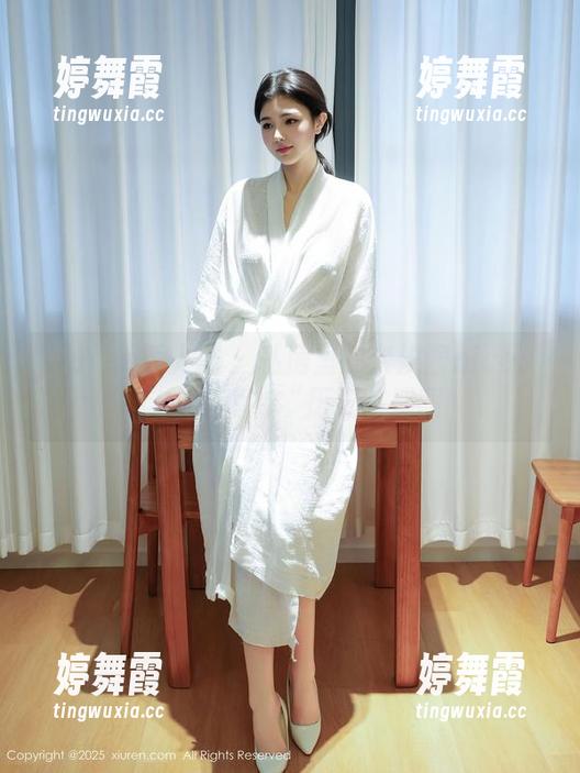 Xiuren秀人网 - 私房里的奈汐酱nice：这校服真有“历史”感啊