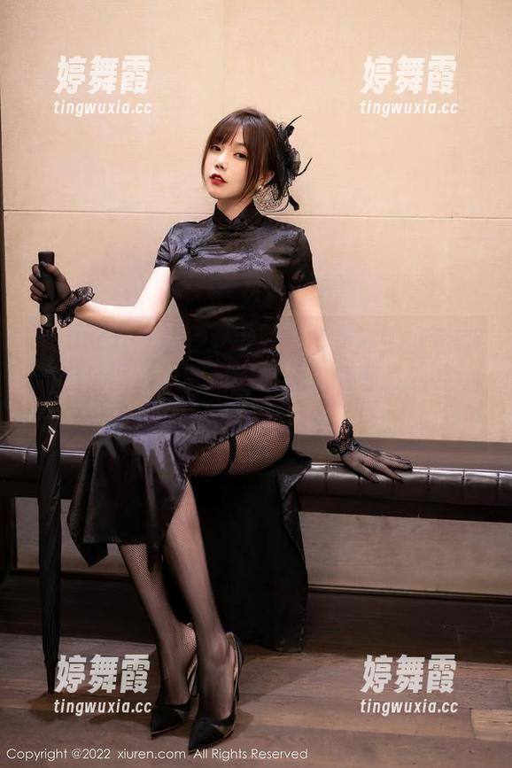 Xiuren秀人网 - 高清国产女神张庭蓉的瑜伽套图，光影间的每个弯曲都藏着点小秘密。
