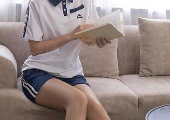 Xiuren秀人网 - 杨晨晨的居家写真:模拟一个不那么努力的家居博主!