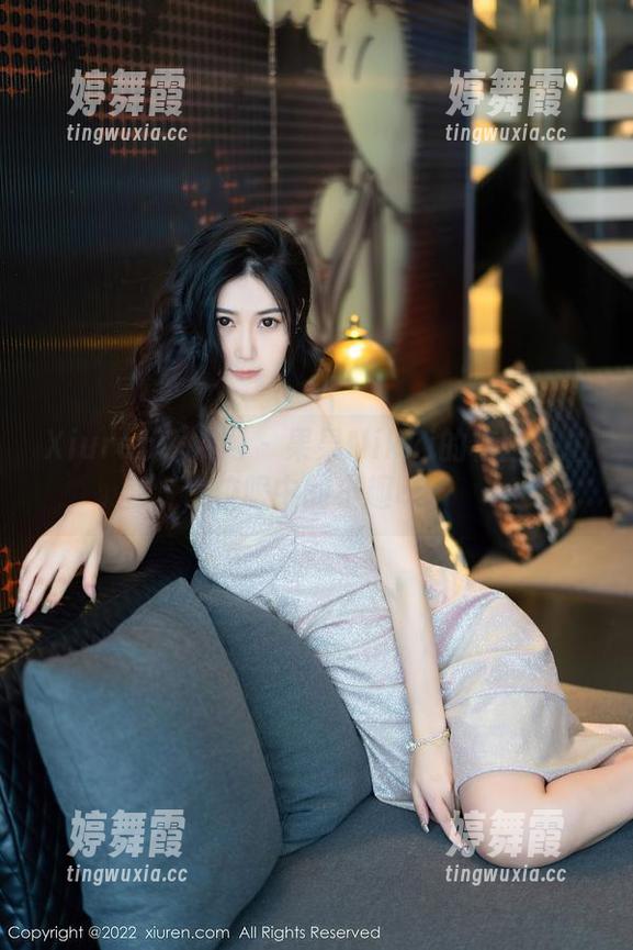 Xiuren秀人网 - 果果Nikki的校园私拍，校服中的小趣味。