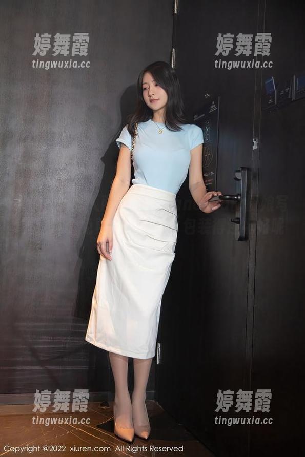 Xiuren秀人网 - 梦娜Vanessa的厨娘写真：这个免费的“外卖”包装得还挺好呢！