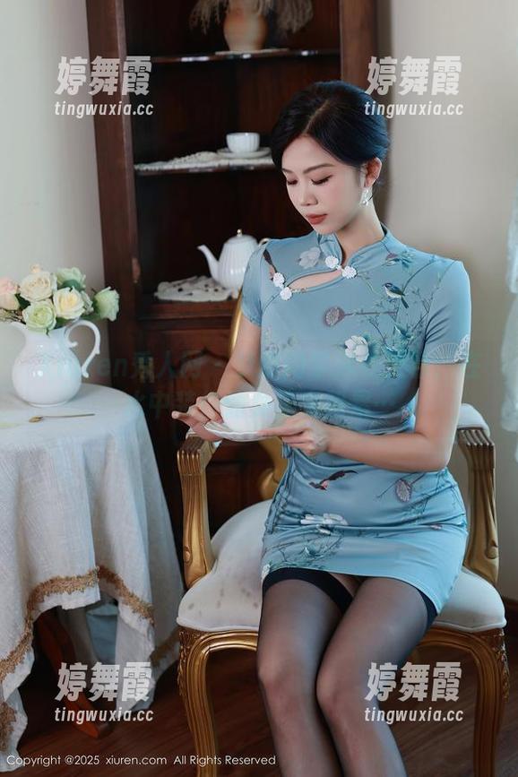 Xiuren秀人网 - 梦然同学泳衣更新：在水中装作仙女其实超累…