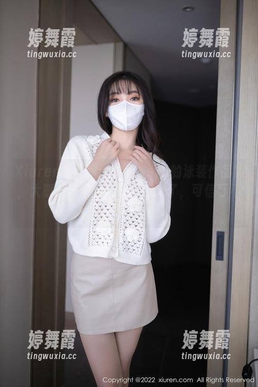 Xiuren秀人网 - 白微Sera的泳装作品集，大概是最新的潮流又要火了，可信可不信。