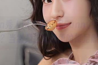 Xiuren秀人网 - 陈梵妮Fanny的资源是什么?当然是这组绝美的裸足照片!