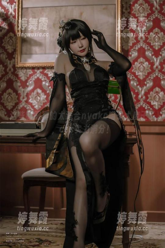 这些制服真的太适合nyako喵子大魔王了，cos实力满分！