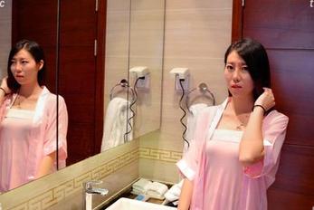 pans - 小彤泳衣图集:看似随意的碧水旁,却安静在人心间荡漾