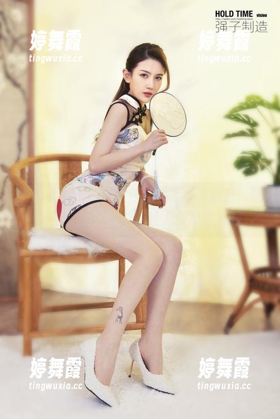丽柜 - 夏天，潼潼与泳池的奇妙邂逅：原图实锤，无圣光也能让人窒息的小腿。