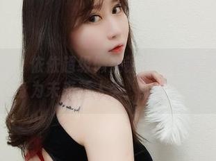 精选套图:依依超级懒在镭射连体衣中一秒变身为未来新人类,脑洞大开