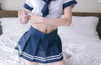 兔玩映画原图,雷姆居家加兔女郎,看似平常,却也有些…不一样的火花。
