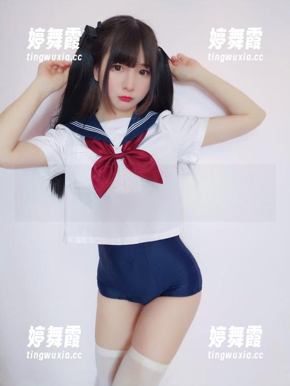 看！古川kagura穿着爱心女仆装的样子，图包里简直让人无从移开目光。