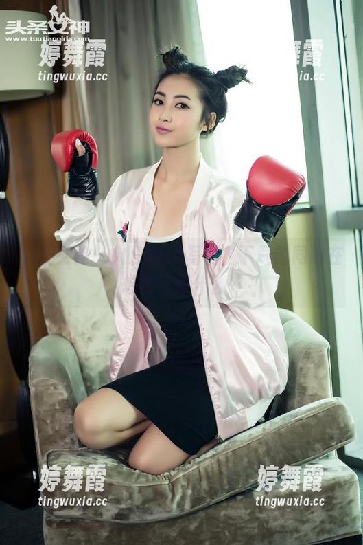 头条女神 - 火儿的JK写真，下载的同时在想我在做什么…