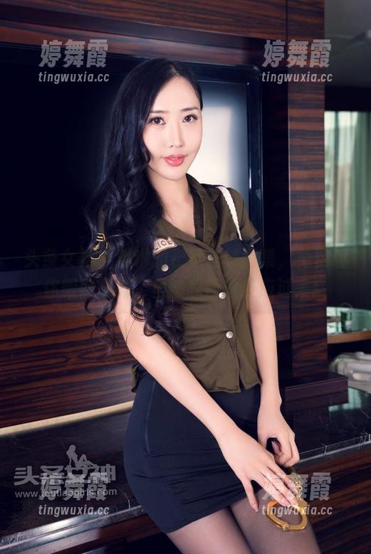 头条女神 - 琳琳的长筒篮球图集，免费让你眼前一亮，虽然我还没反应过来！