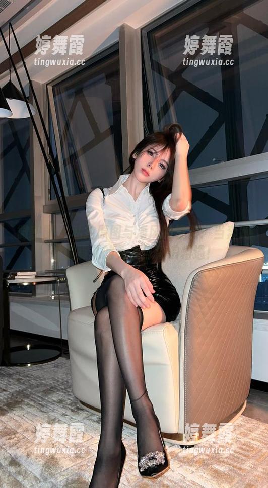 微密圈 - 私拍原图与海风的较量：当奔跑的晶骡儿的头发与海浪相遇！