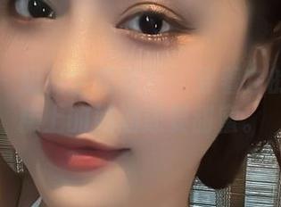 微密圈 - 奶雯全套蕾丝:穿着它的她比蛋糕上的奶油还要甜蜜。