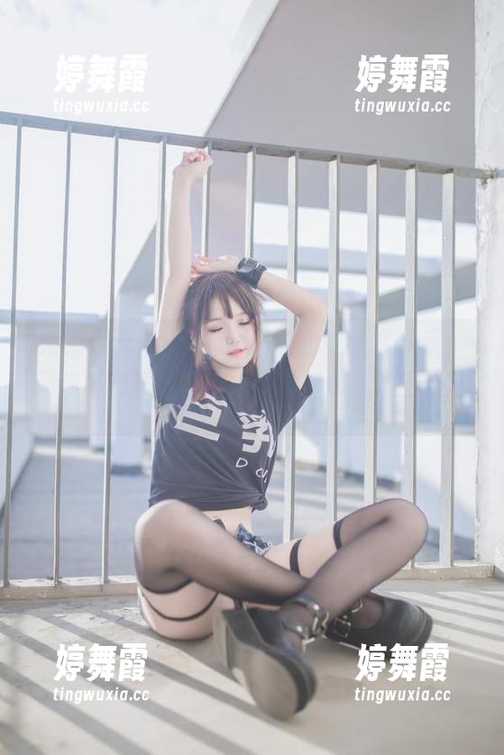 如果你觉得宅夏yoko的豹纹全套性感，那你可能真是眼瞎。图片来临，请自砸脸。