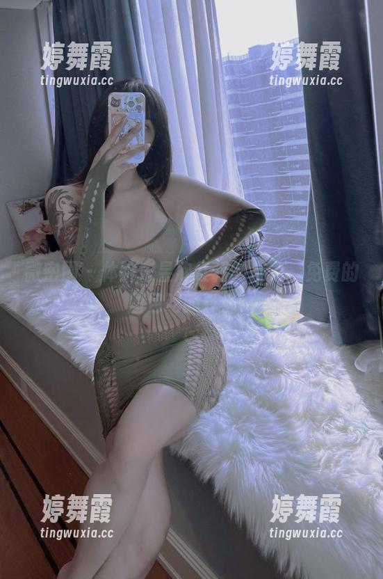 微密圈 - 体验宋昱欣红裙的魔力，免费的图包吃的真香！