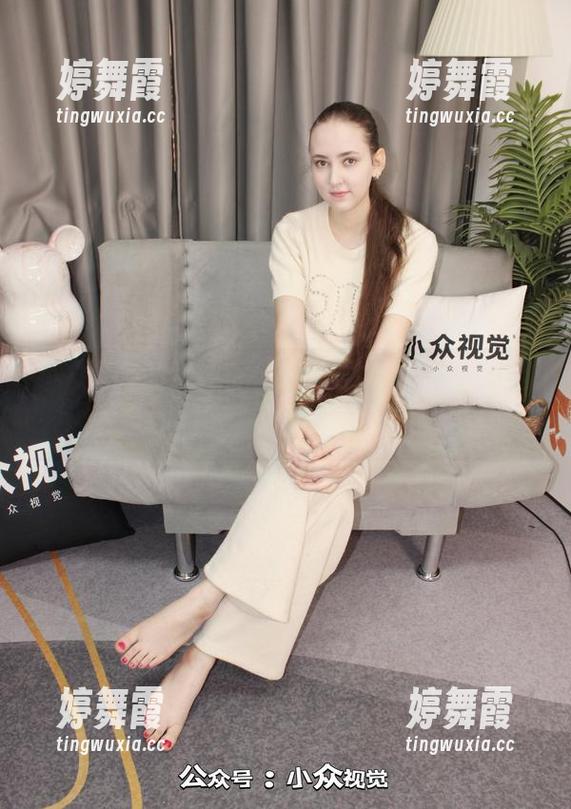 小众视觉 - 惠子的美足原图，看得我不自觉地就放松了，分享最后的发现。