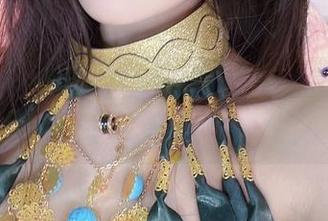 看!小小奶瓶儿用白色蕾丝把图集点缀得微微颤动