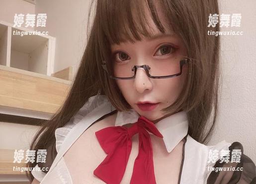 上个网盘，不知不觉被“小泉学姐吖”与学妹的作品抓住眼球。