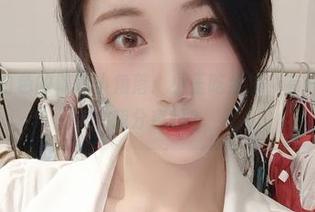 微密圈 - 白色的隐秘小角落:小玉吃果冻,有什么作品和我分享吗?