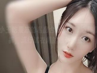 微密圈 - 小玉吃果冻的私房合集:白背心和紧身牛仔短裤,流行试衣间的意外捕获!