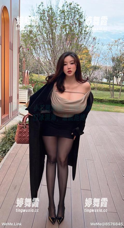 微密圈 - 小芯酱精选：吊带白丝就像那可口冰淇淋，谁能拒绝？