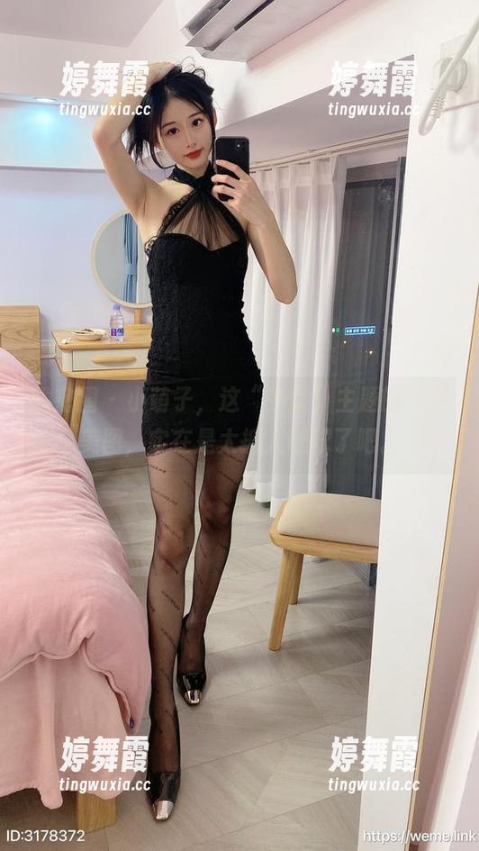 微密圈 - 小萌子，这“少女”主题的私拍美图，实在是太抓人眼球了吧。