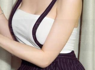 尤果网 - 含蓄却又张扬:Mikka涵涵的旗袍写真图册,太会卖弄风情