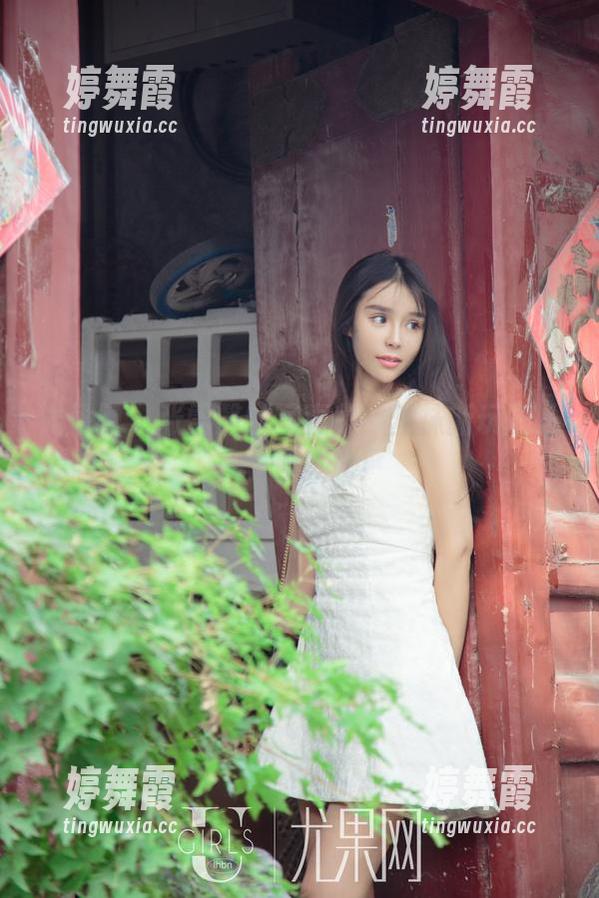 尤果网 - 张雪馨的写真集：丝袜新玩意儿，非你莫属！