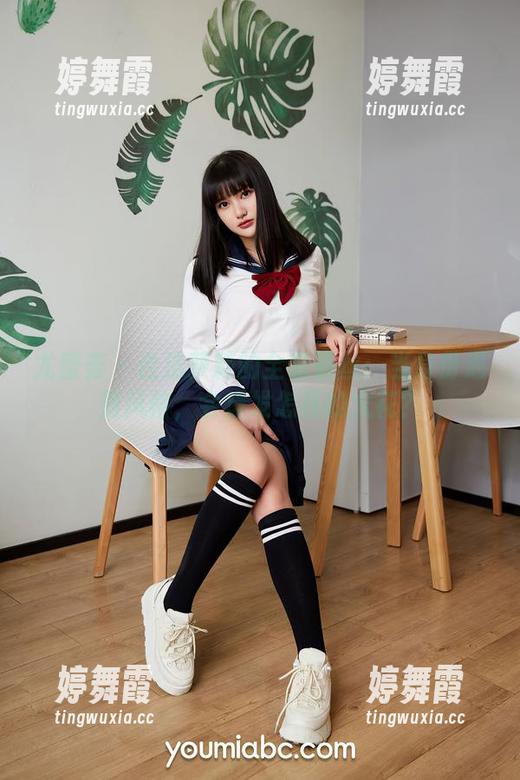 尤蜜荟 - 合法萝莉的全套蕾丝：当身份遇到风格，会爆发怎样的火花？