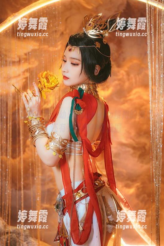 福利乐不停：幼爱youmeko搂抱的美足，还有更多图片待发掘